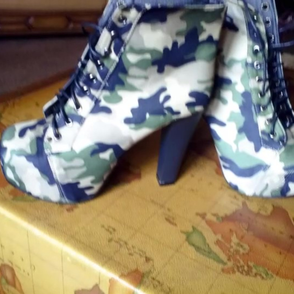 NEW Trendy Camo Chunky Heel Booties